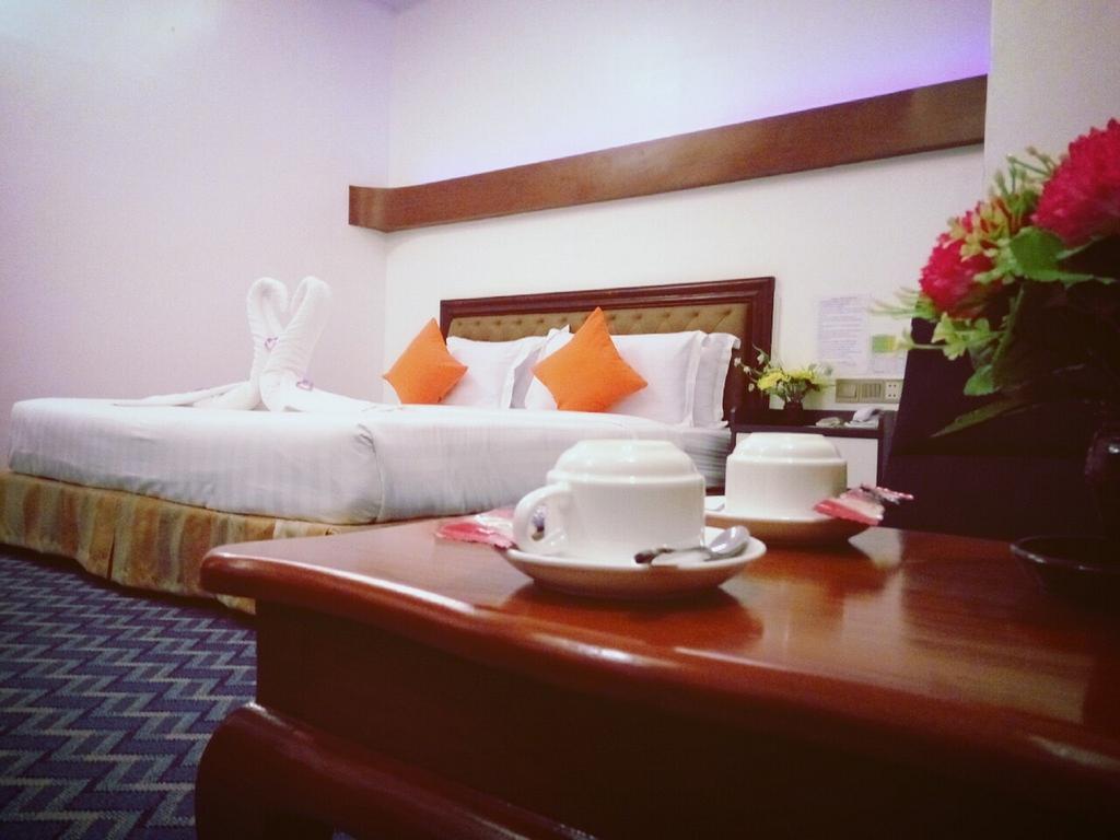 Perfect Hotel Mandalay Extérieur photo