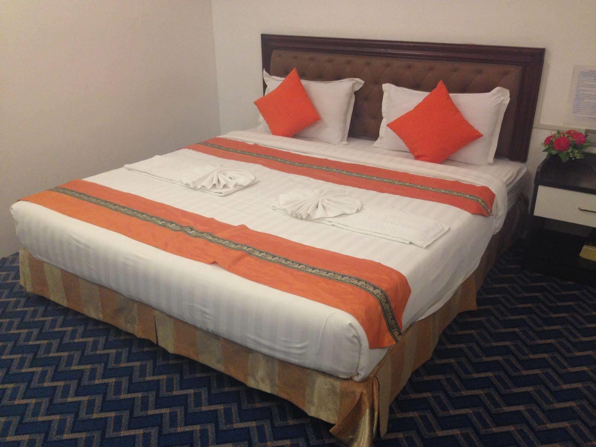 Perfect Hotel Mandalay Extérieur photo