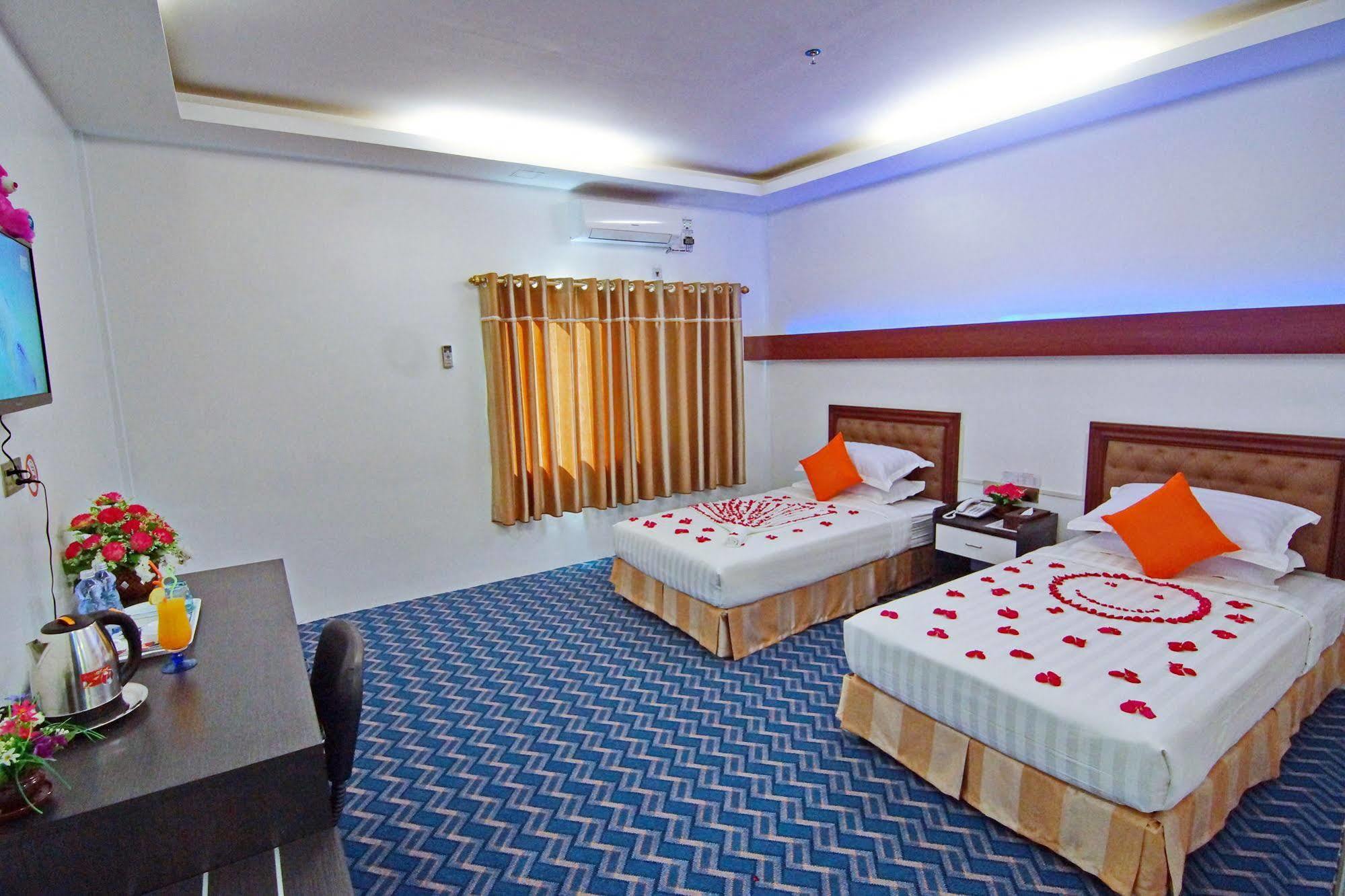 Perfect Hotel Mandalay Extérieur photo