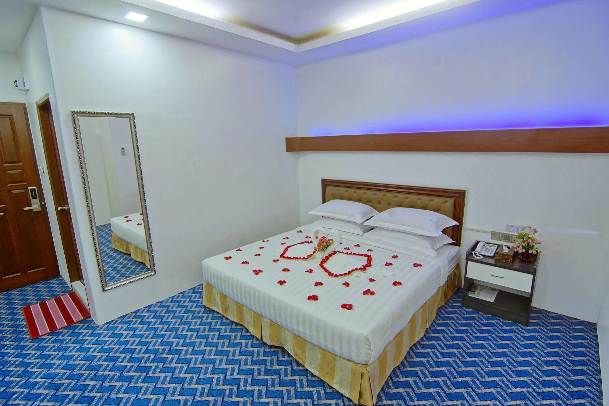 Perfect Hotel Mandalay Extérieur photo